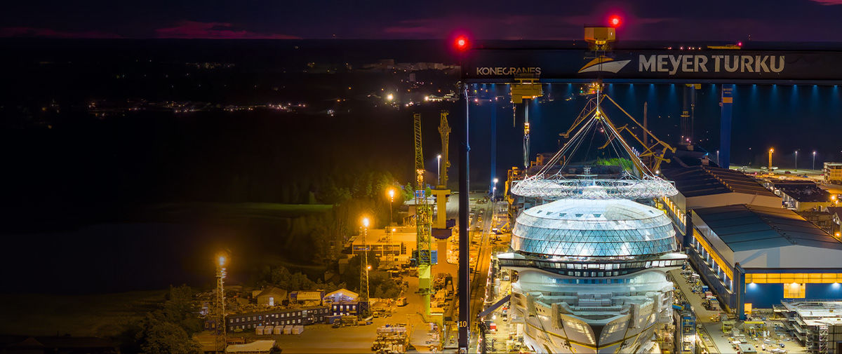 Konecranes' Goliath crane lifting a huge glass dome