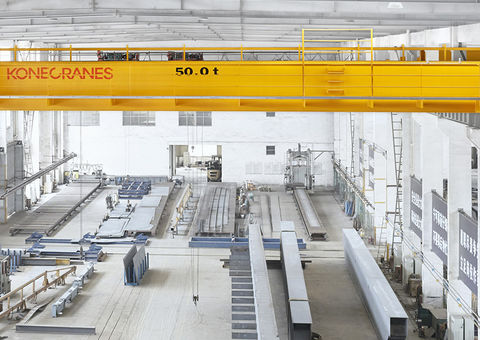 EOT crane in factory