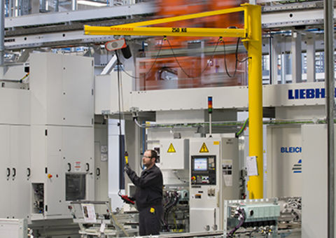 Man using Konecranes jib crane